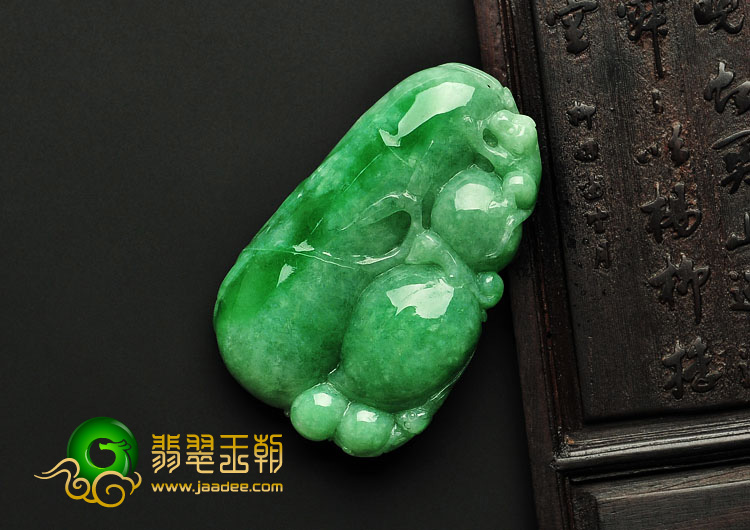 糯冰种翠色缅甸翡翠A货节节高挂件