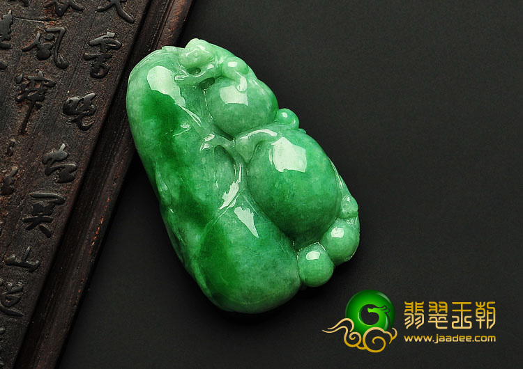 糯冰种翠色缅甸翡翠A货节节高挂件