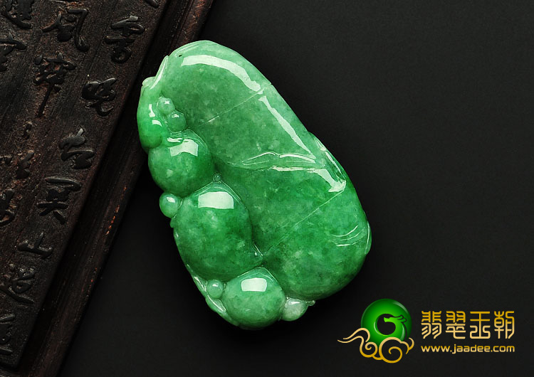 糯冰种翠色缅甸翡翠A货节节高挂件