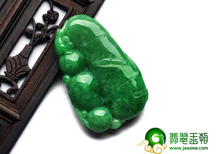 糯冰种翠色缅甸翡翠A货节节高挂件