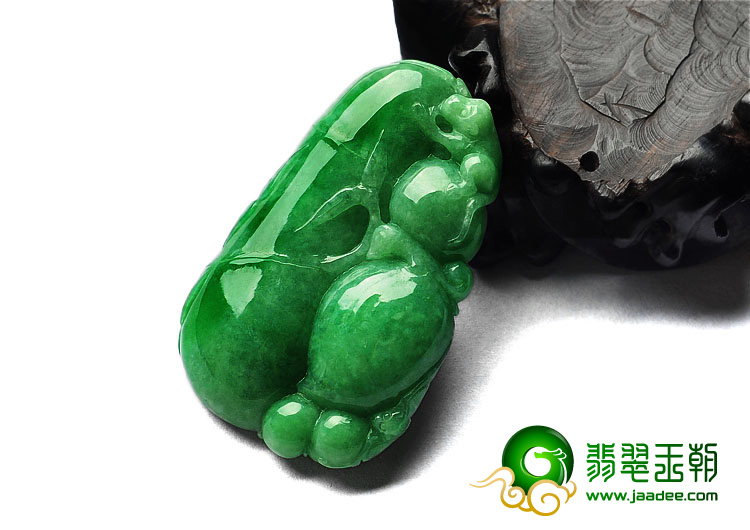 糯冰种翠色缅甸翡翠A货节节高挂件