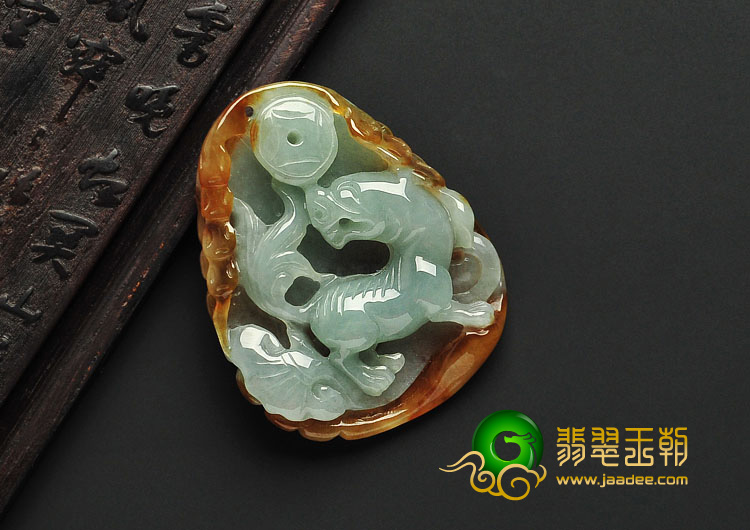 糯冰种褐黄翡缅甸翡翠A货虎虎生威挂件