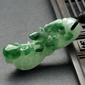 糯冰种翠色缅甸翡翠A货如意龙钩挂件