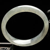 冰种略飘花缅甸翡翠A货手镯（56.9mm）