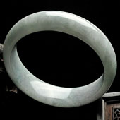 细糯种淡春色缅甸翡翠A货手镯（55.7mm）