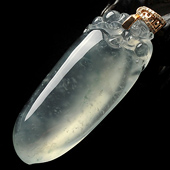 冰玻种晴水略飘花缅甸翡翠A货镶玫瑰金扣福瓜挂件（真钻）