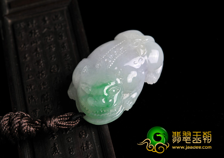 糯冰种淡春带彩缅甸翡翠A货貔貅挂件