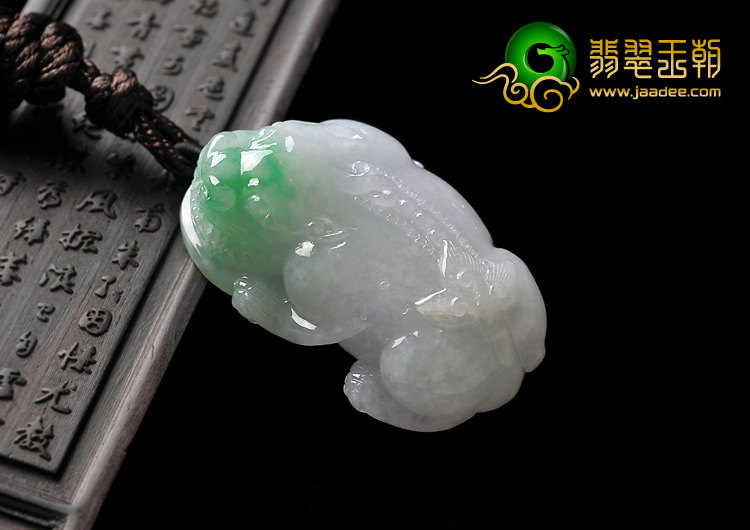 糯冰种淡春带彩缅甸翡翠A货貔貅挂件