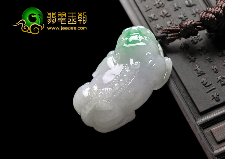 糯冰种淡春带彩缅甸翡翠A货貔貅挂件