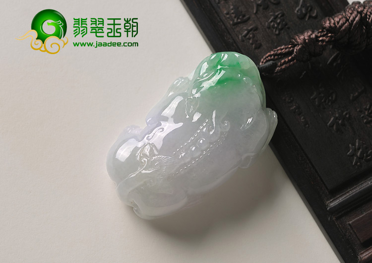 糯冰种淡春带彩缅甸翡翠A货貔貅挂件