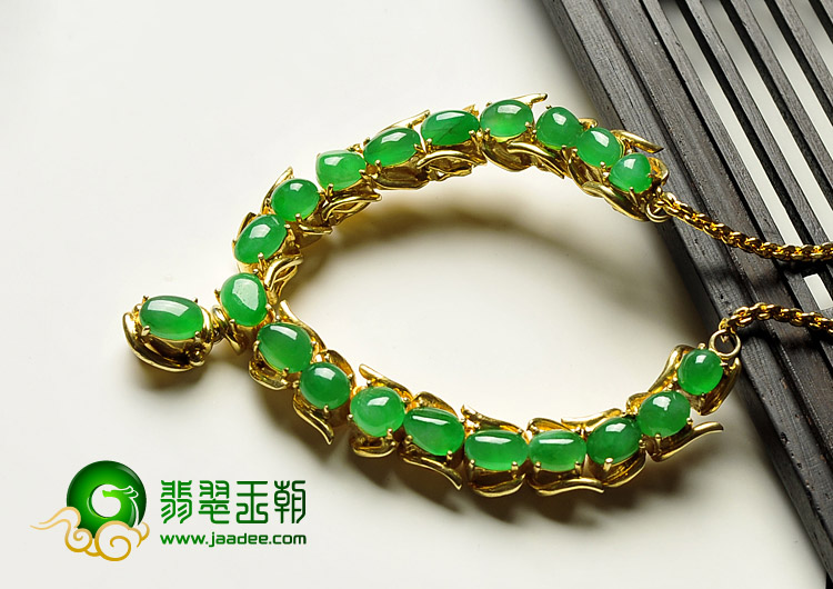 冰种阳绿缅甸翡翠A货项链面