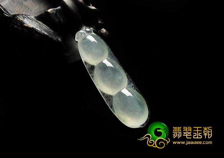 冰种晴水略飘花缅甸翡翠A货四季豆挂件