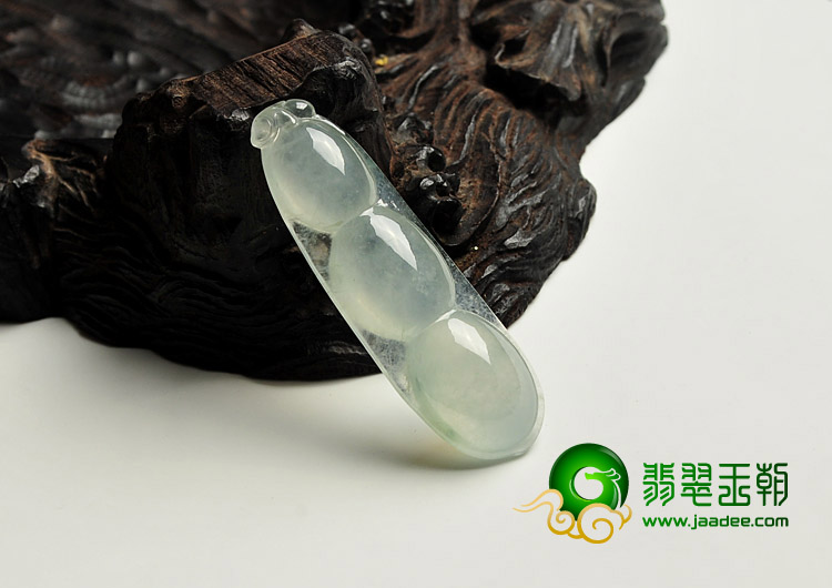 冰种晴水略飘花缅甸翡翠A货四季豆挂件