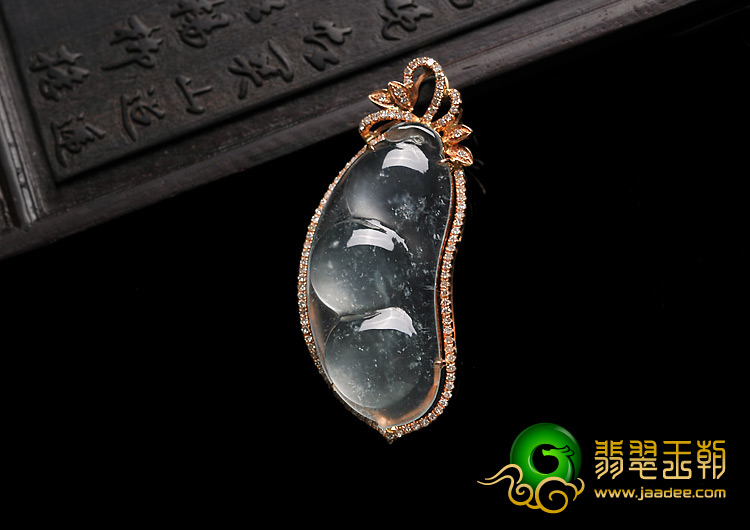 玻璃种缅甸翡翠A货镶玫瑰金四季豆胸坠（真钻）