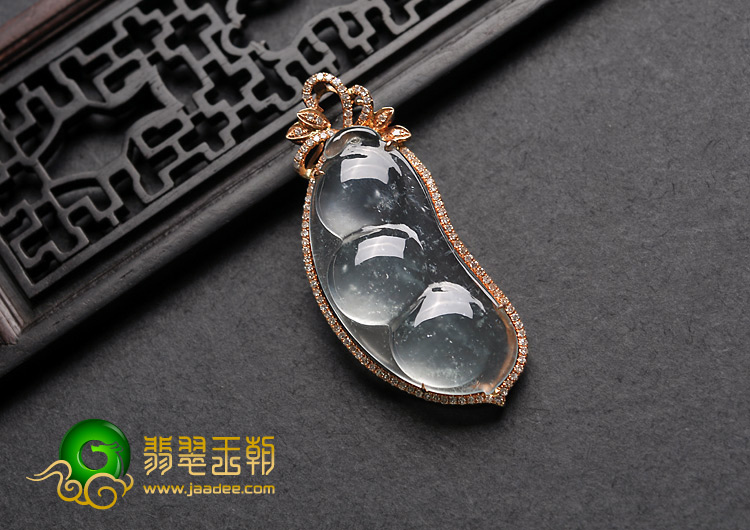 玻璃种缅甸翡翠A货镶玫瑰金四季豆胸坠（真钻）