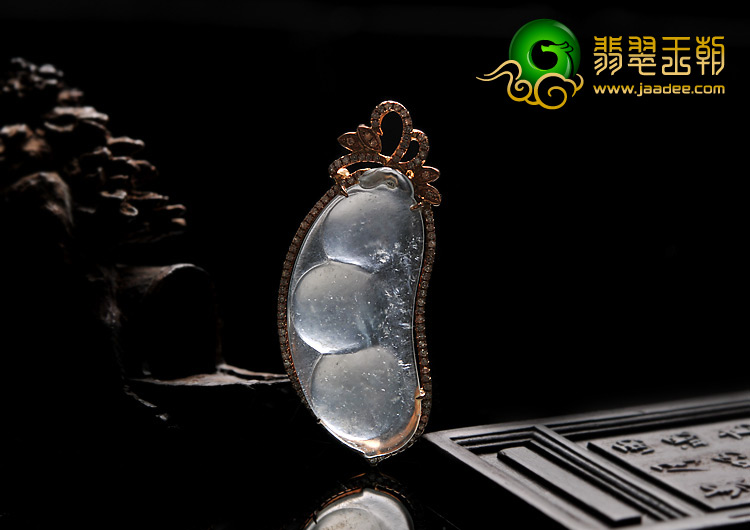 玻璃种缅甸翡翠A货镶玫瑰金四季豆胸坠（真钻）