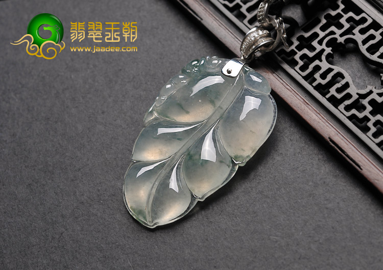 冰种飘花缅甸翡翠A货镶白金扣叶子挂件（真钻）