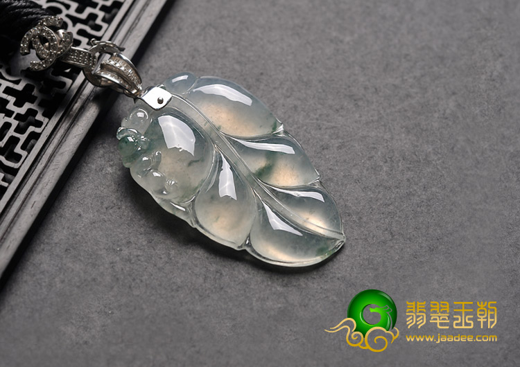 冰种飘花缅甸翡翠A货镶白金扣叶子挂件（真钻）