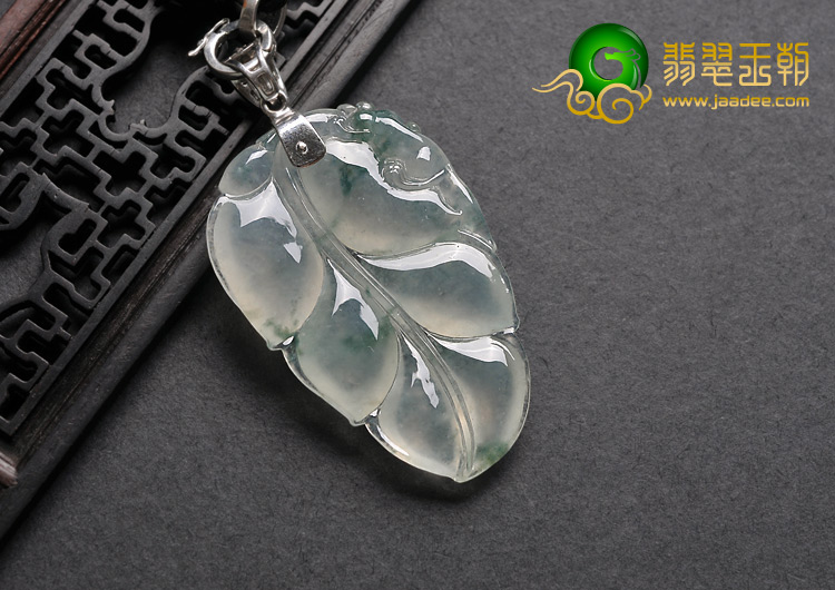 冰种飘花缅甸翡翠A货镶白金扣叶子挂件（真钻）
