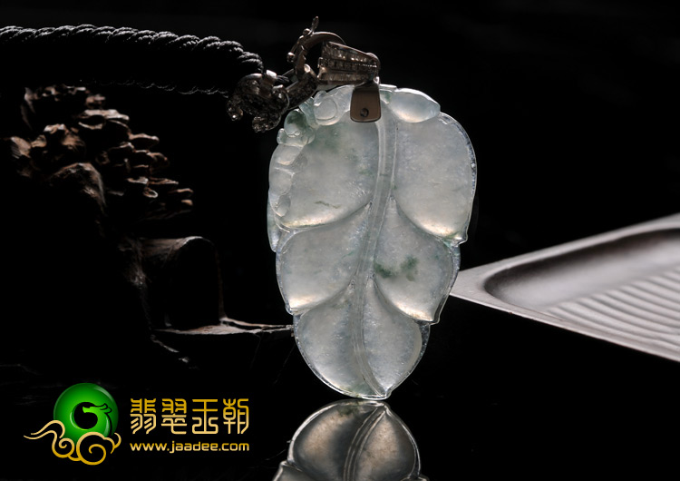 冰种飘花缅甸翡翠A货镶白金扣叶子挂件（真钻）