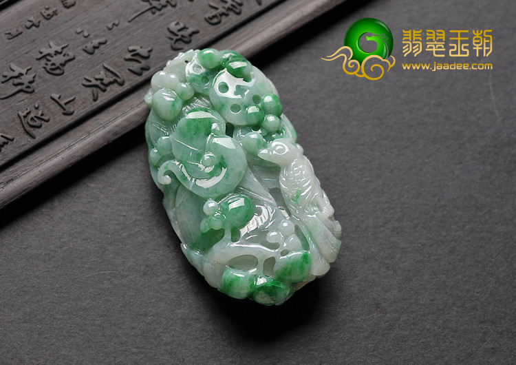 糯冰种翠色缅甸翡翠A货喜上眉梢挂件
