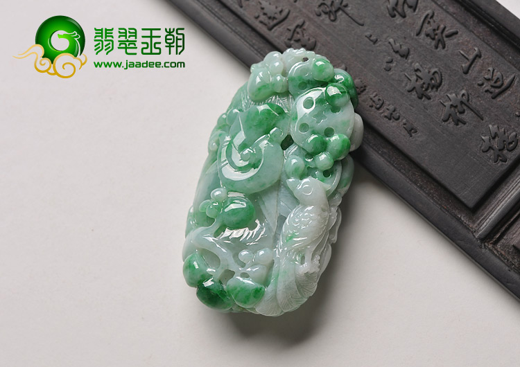 糯冰种翠色缅甸翡翠A货喜上眉梢挂件
