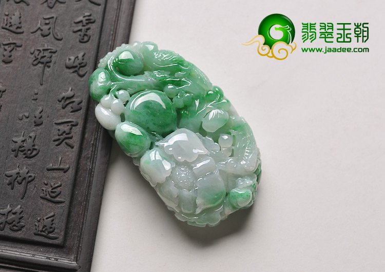 糯冰种翠色缅甸翡翠A货喜上眉梢挂件