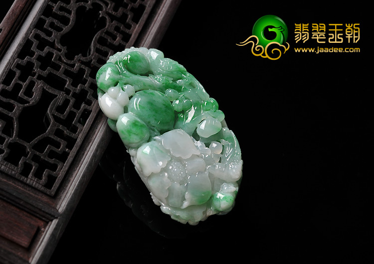 糯冰种翠色缅甸翡翠A货喜上眉梢挂件