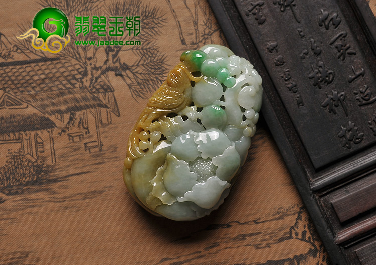 糯冰种黄加绿缅甸翡翠A货喜上眉梢挂件