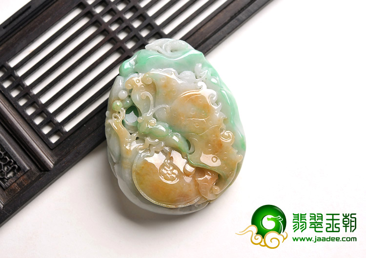 糯冰种三彩缅甸翡翠A货蝶恋花挂件