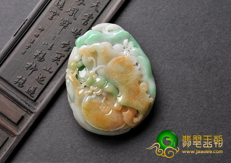 糯冰种三彩缅甸翡翠A货蝶恋花挂件