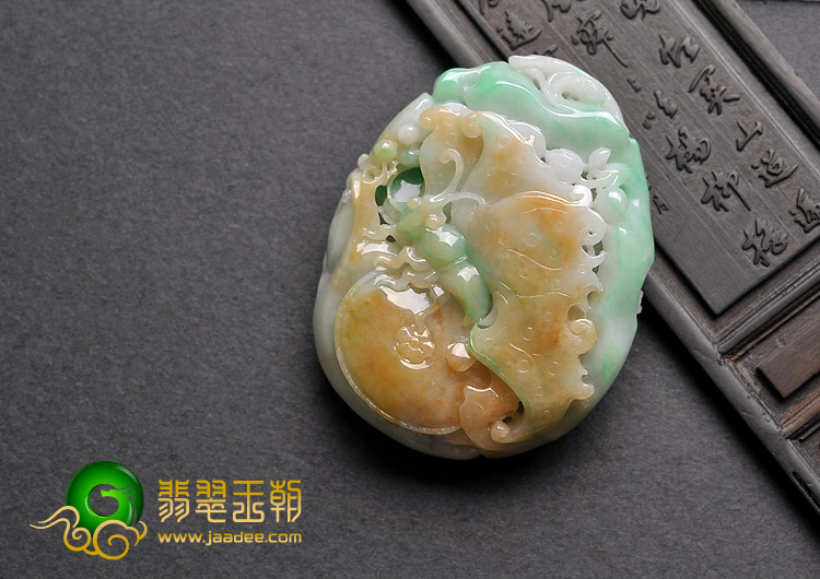 糯冰种三彩缅甸翡翠A货蝶恋花挂件