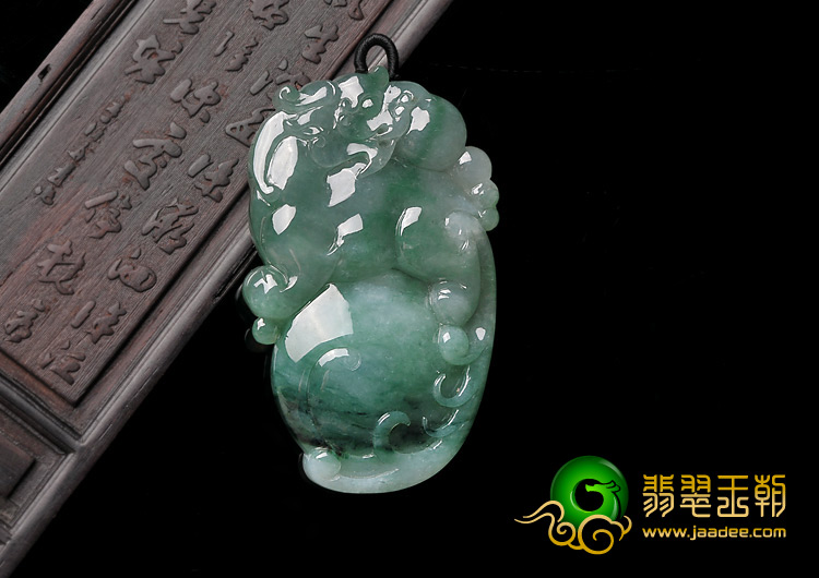 糯冰种翠色缅甸翡翠A货祥龙如意挂件