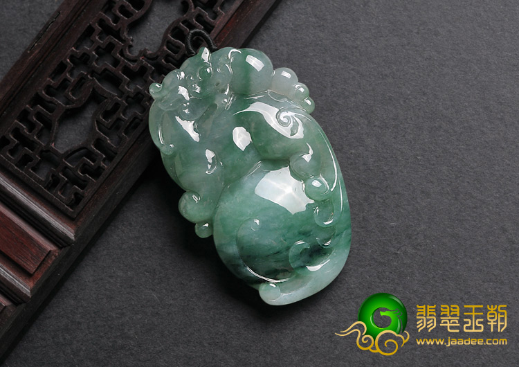 糯冰种翠色缅甸翡翠A货祥龙如意挂件