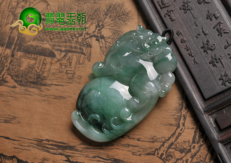糯冰种翠色缅甸翡翠A货祥龙如意挂件