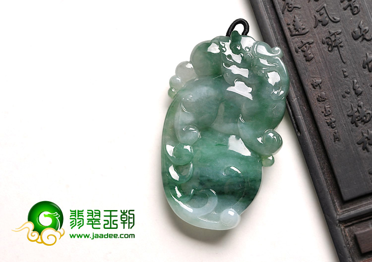糯冰种翠色缅甸翡翠A货祥龙如意挂件