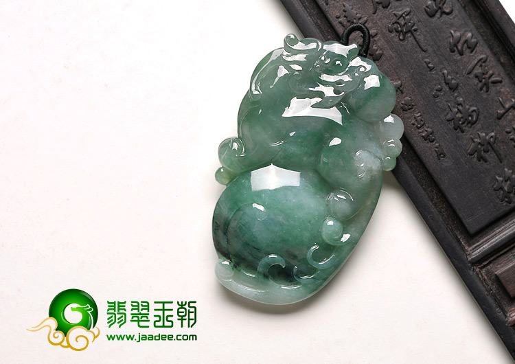 糯冰种翠色缅甸翡翠A货祥龙如意挂件