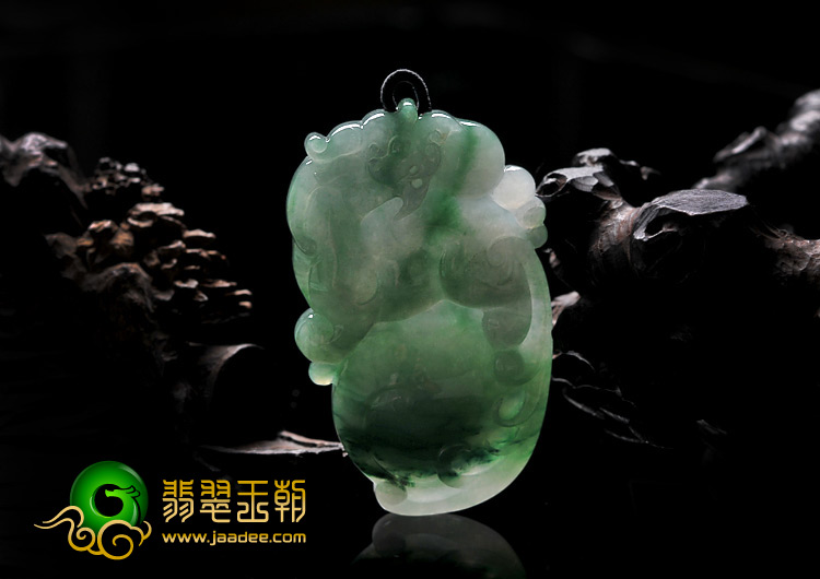 糯冰种翠色缅甸翡翠A货祥龙如意挂件