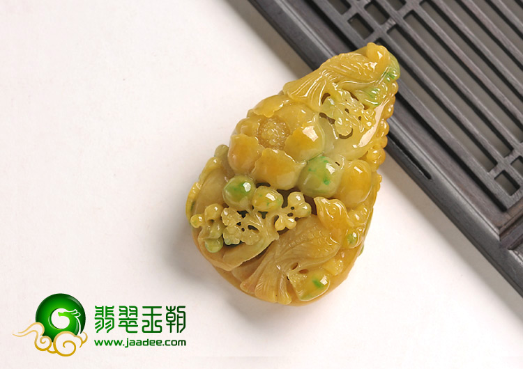 (超值推荐)细糯种黄加绿缅甸翡翠A货喜上眉梢挂件