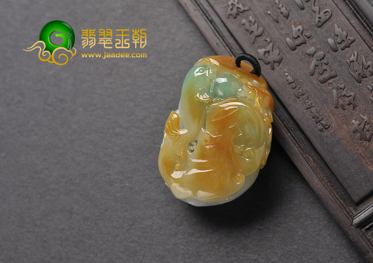 (超值推荐)糯冰种三彩缅甸翡翠A货年年有余挂件
