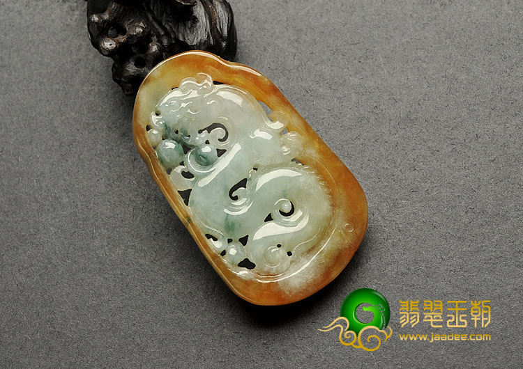糯冰种褐黄翡飘花缅甸翡翠A货仿古龙牌挂件