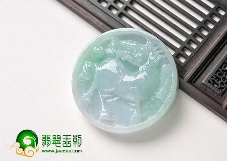 糯冰种豆色缅甸翡翠A货马牌挂件