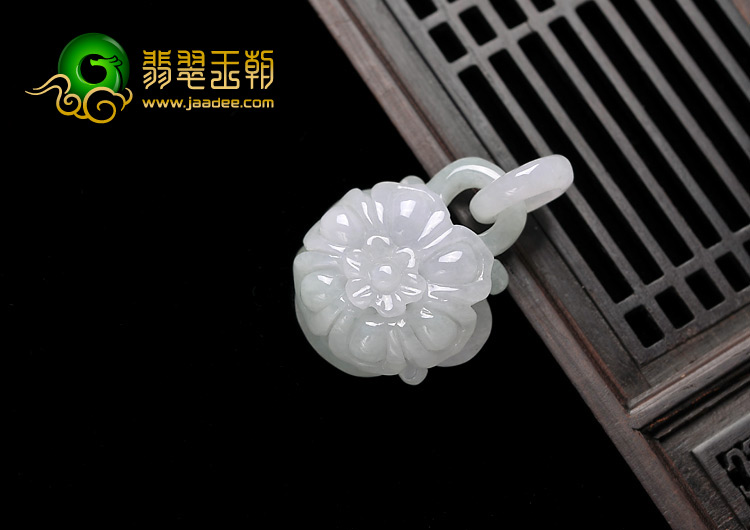 糯冰种晴水黄翡缅甸翡翠A货花挂件