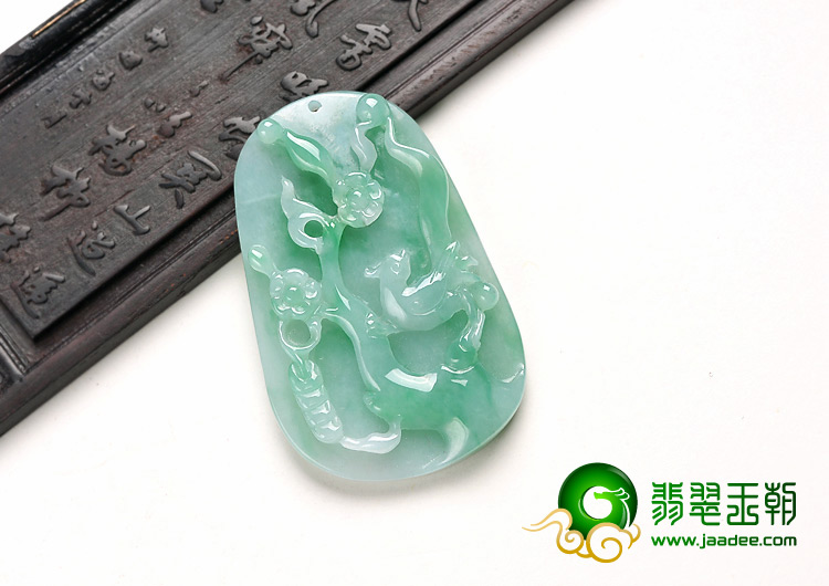 糯冰种翠色缅甸翡翠A货喜上眉梢挂件