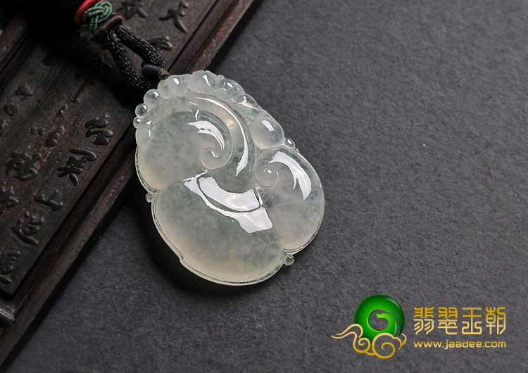 冰种略飘花缅甸翡翠A货如意挂件