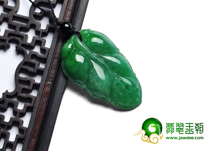 糯冰种翠色缅甸翡翠A货叶子挂件