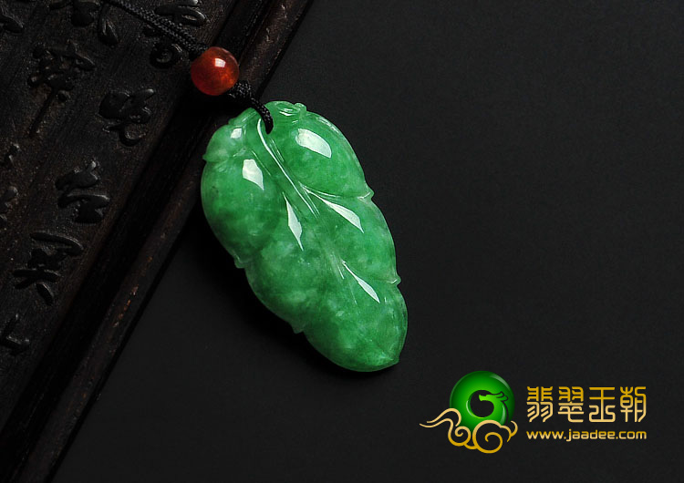 糯冰种翠色缅甸翡翠A货叶子挂件