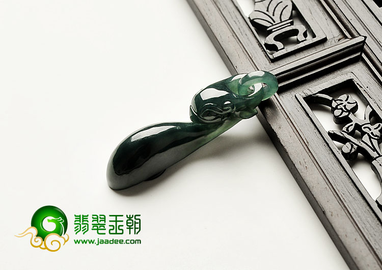 糯冰种油青缅甸翡翠A货龙钩挂件