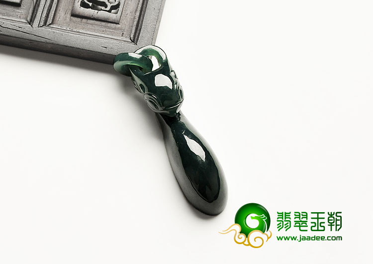 糯冰种油青缅甸翡翠A货龙钩挂件