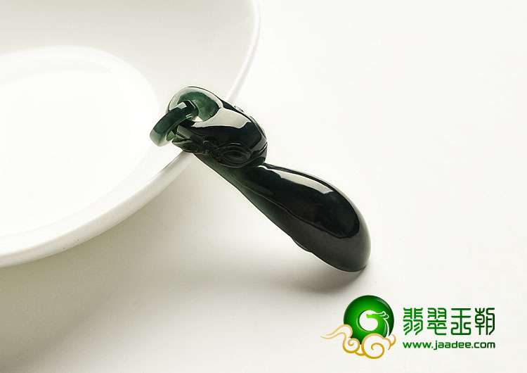 糯冰种油青缅甸翡翠A货龙钩挂件